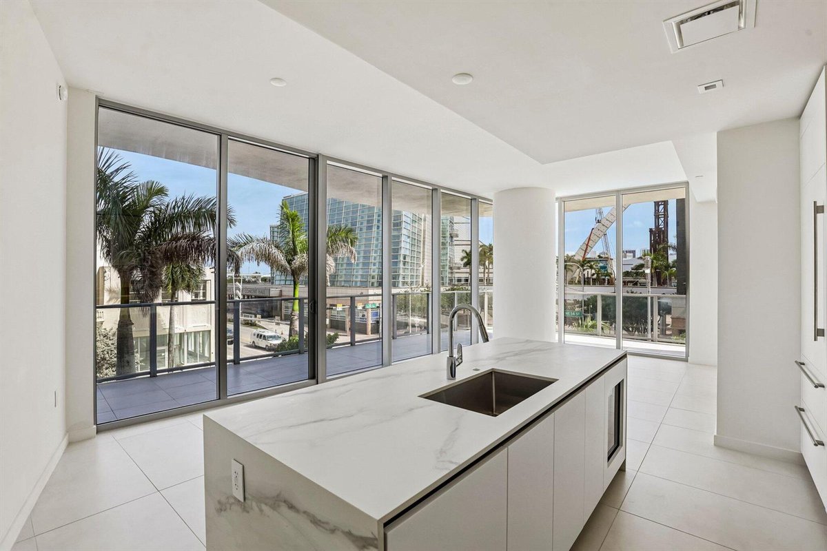 1400 BISCAYNE Boulevard # 201, Miami FL 33132