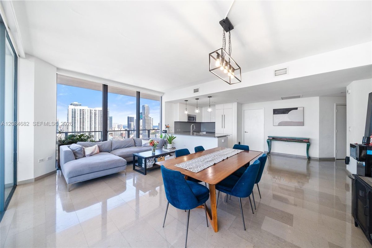 88 SW 7th St # 2312, Miami FL 33130
