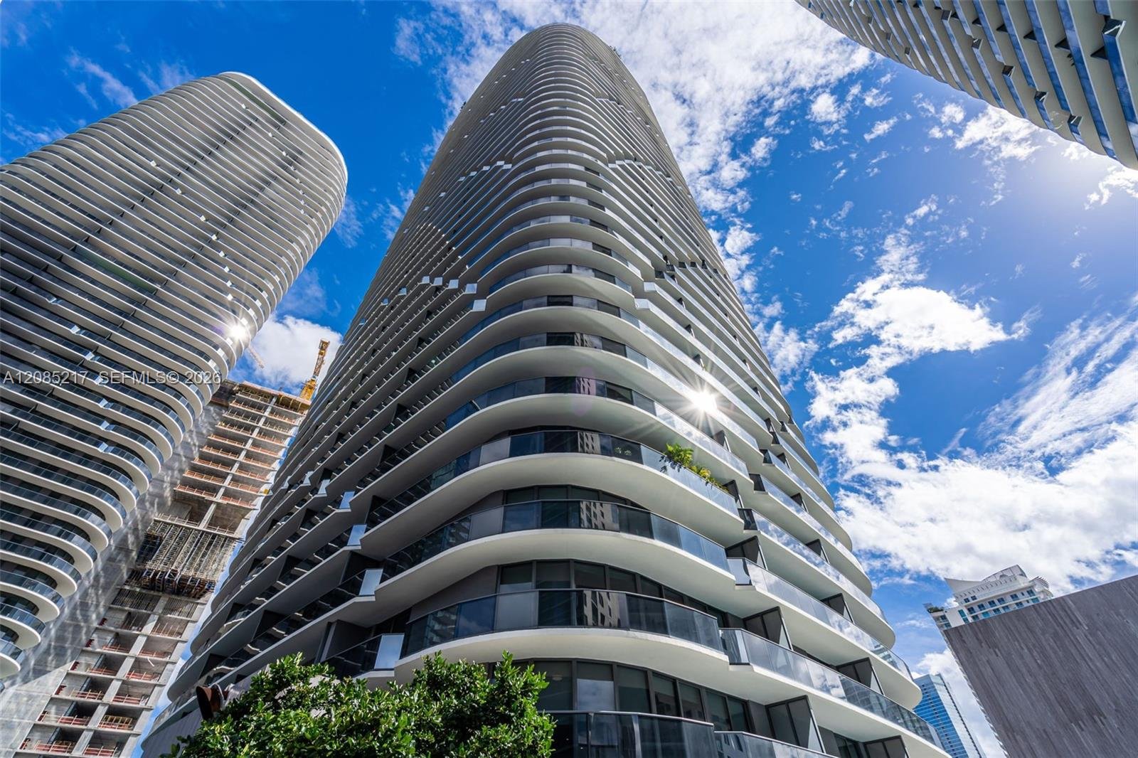 45 SW 9th St # 3302, Miami FL 33130