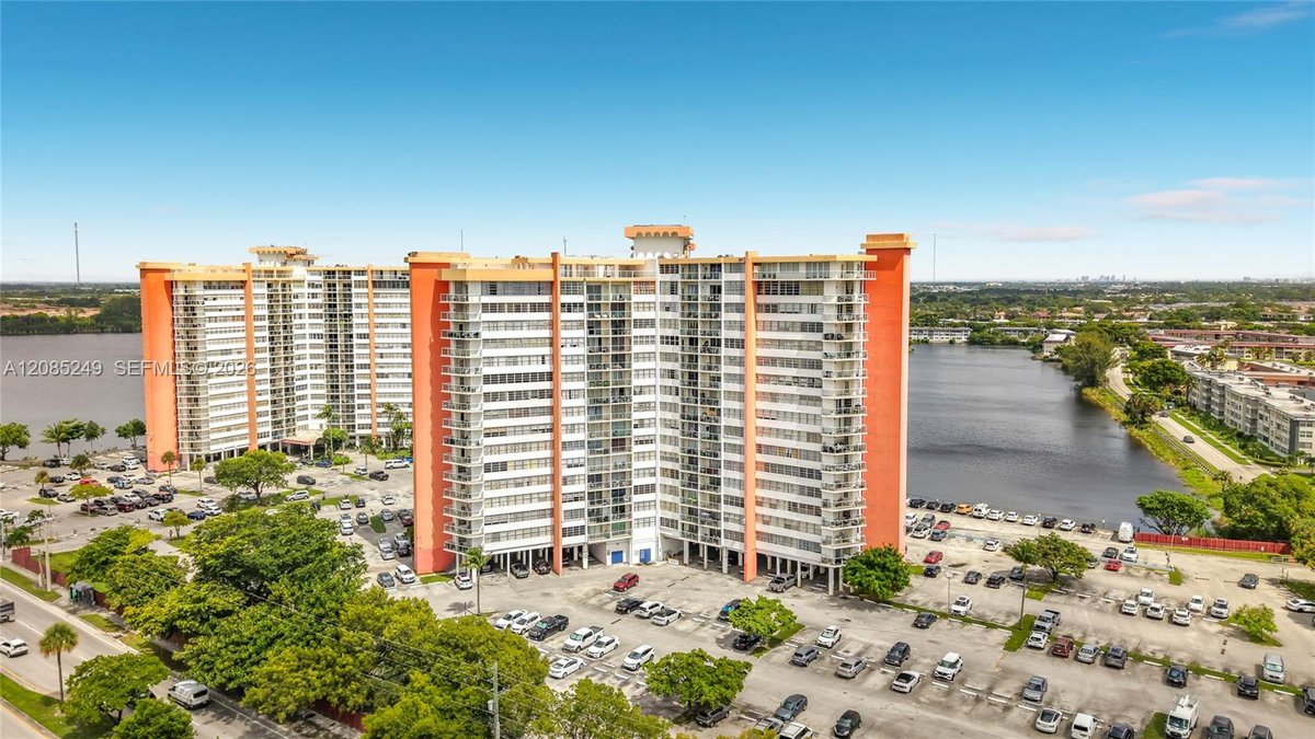 1351 NE Miami Gardens Dr # 1414E, Miami FL 33179