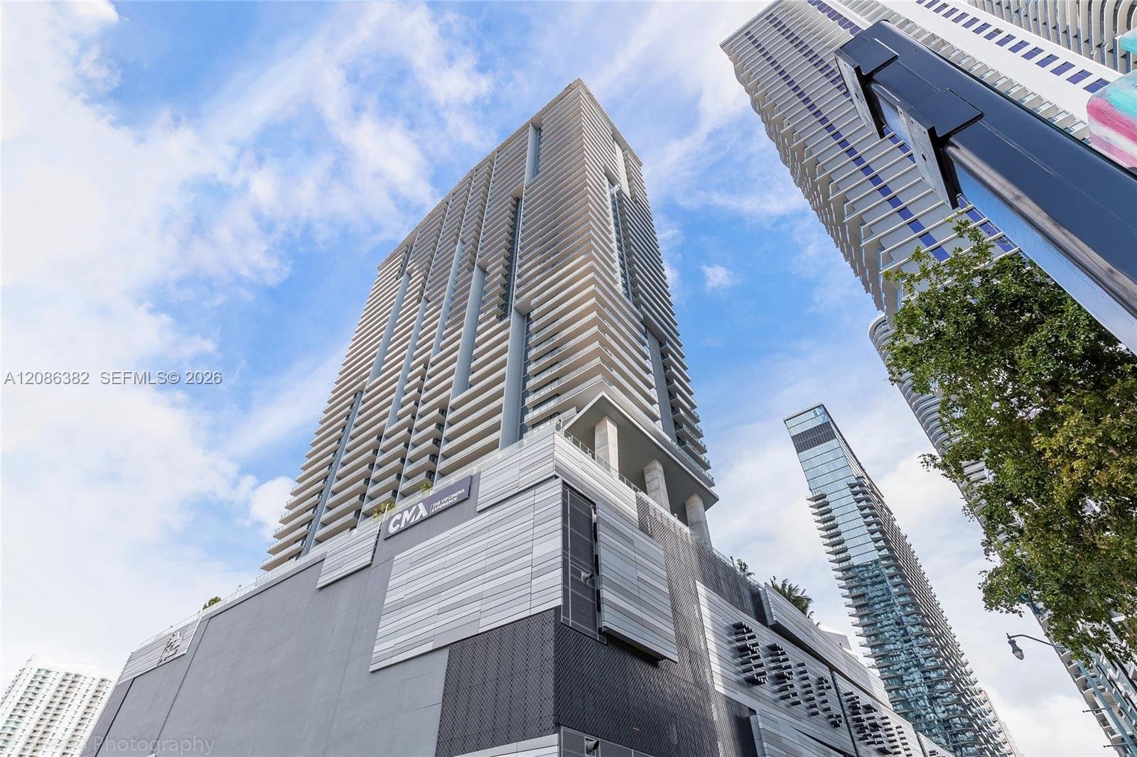 88 SW 7th St # 2401, Miami FL 33130