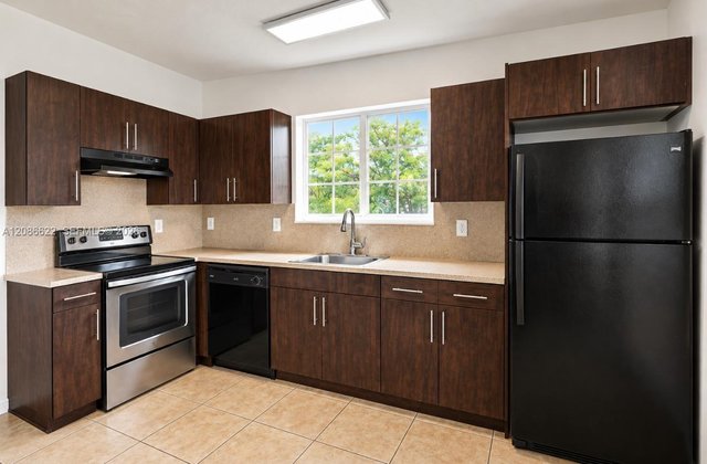 13 S Royal Poinciana Blvd # 20, Miami Springs FL 33166