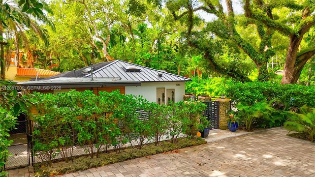 4080 Lybyer Ave, Miami FL 33133