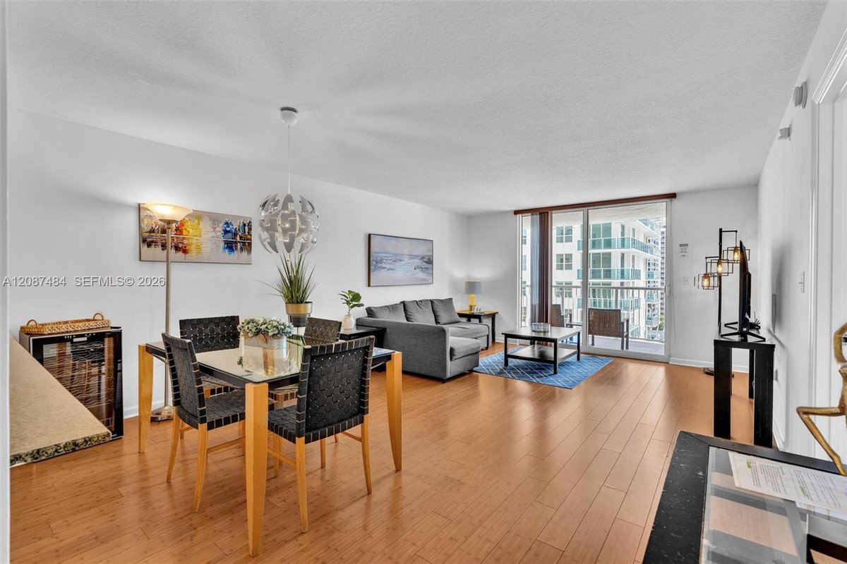 1200 Brickell Bay Dr # 2119, Miami FL 33131