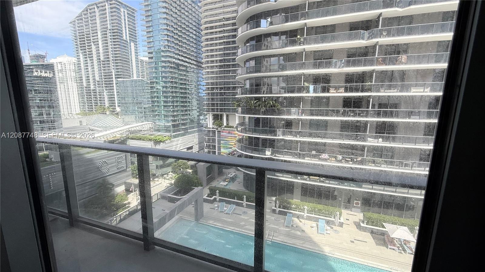 55 SW 9th St # 1402, Miami FL 33130