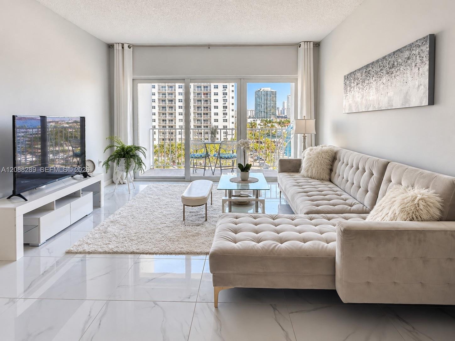 500 Bayview Dr # 717, Sunny Isles Beach FL 33160