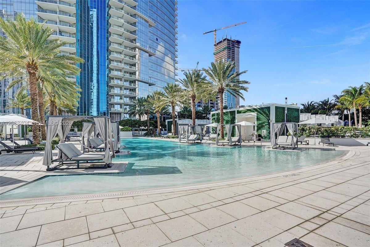851 NE 1st Ave # 1403, Miami FL 33132