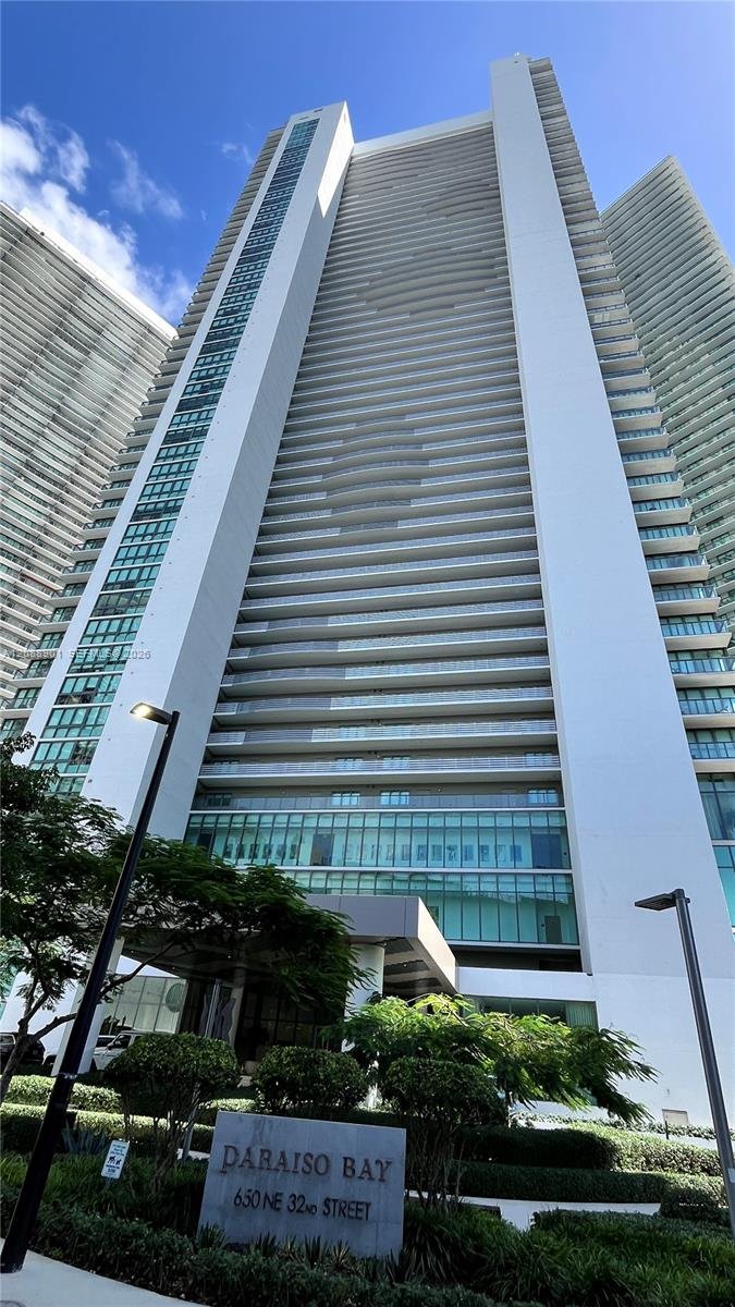 650 NE 32nd St # 2003, Miami FL 33137