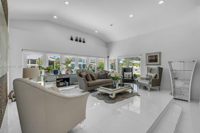 3364 NE 167th St, North Miami Beach FL 33160