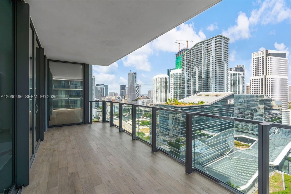 88 SW 7th St # 1901, Miami FL 33130