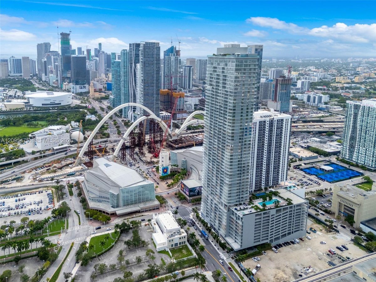 1400 Biscayne Blvd # 4105, Miami FL 33132