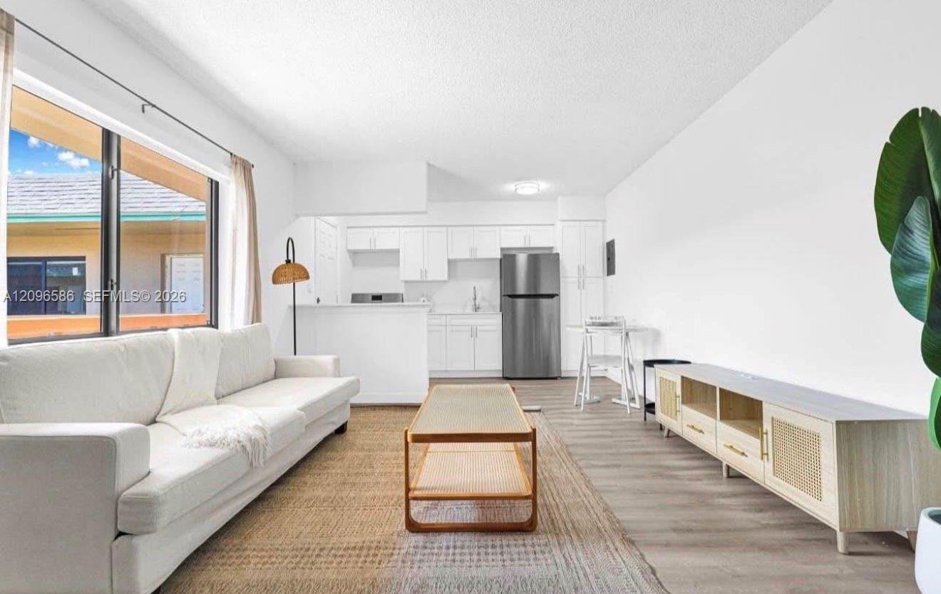 13210 Memorial Hwy # 208, North Miami FL 33161