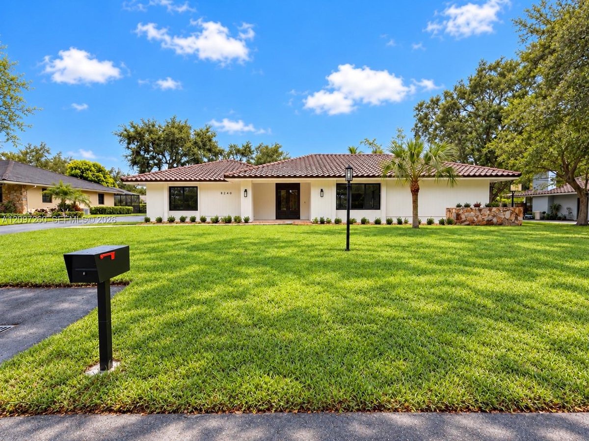 8240 SW 89th St, Miami FL 33156