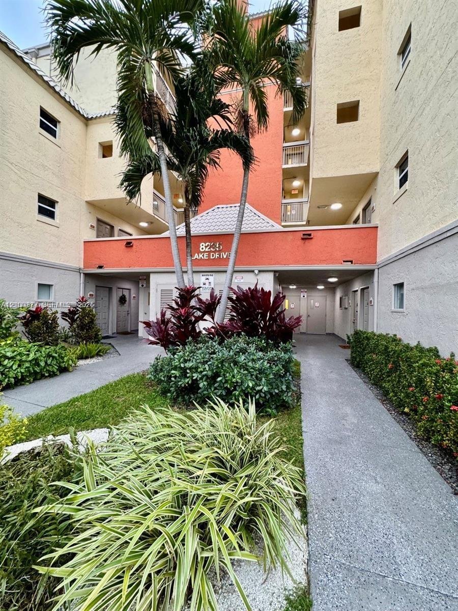 8235 Lake Dr # 401, Doral FL 33166