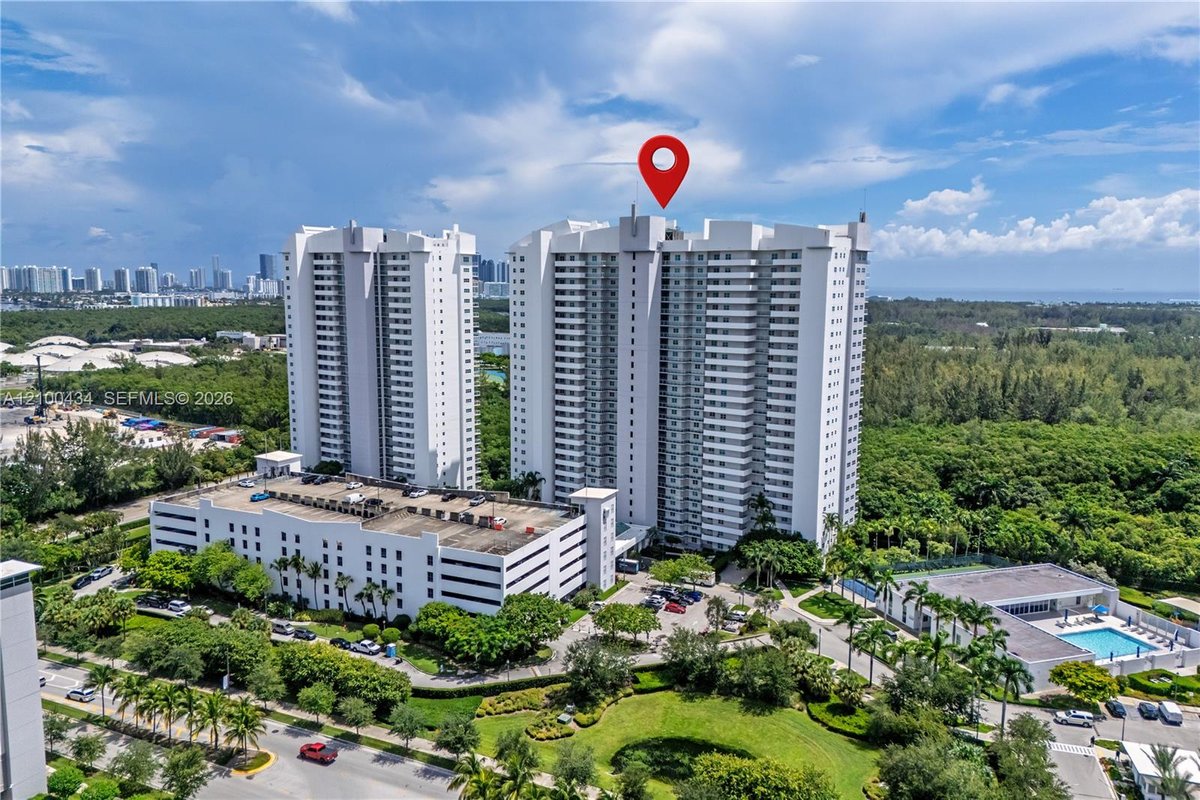 14951 Royal Oaks Ln # 709, North Miami FL 33181