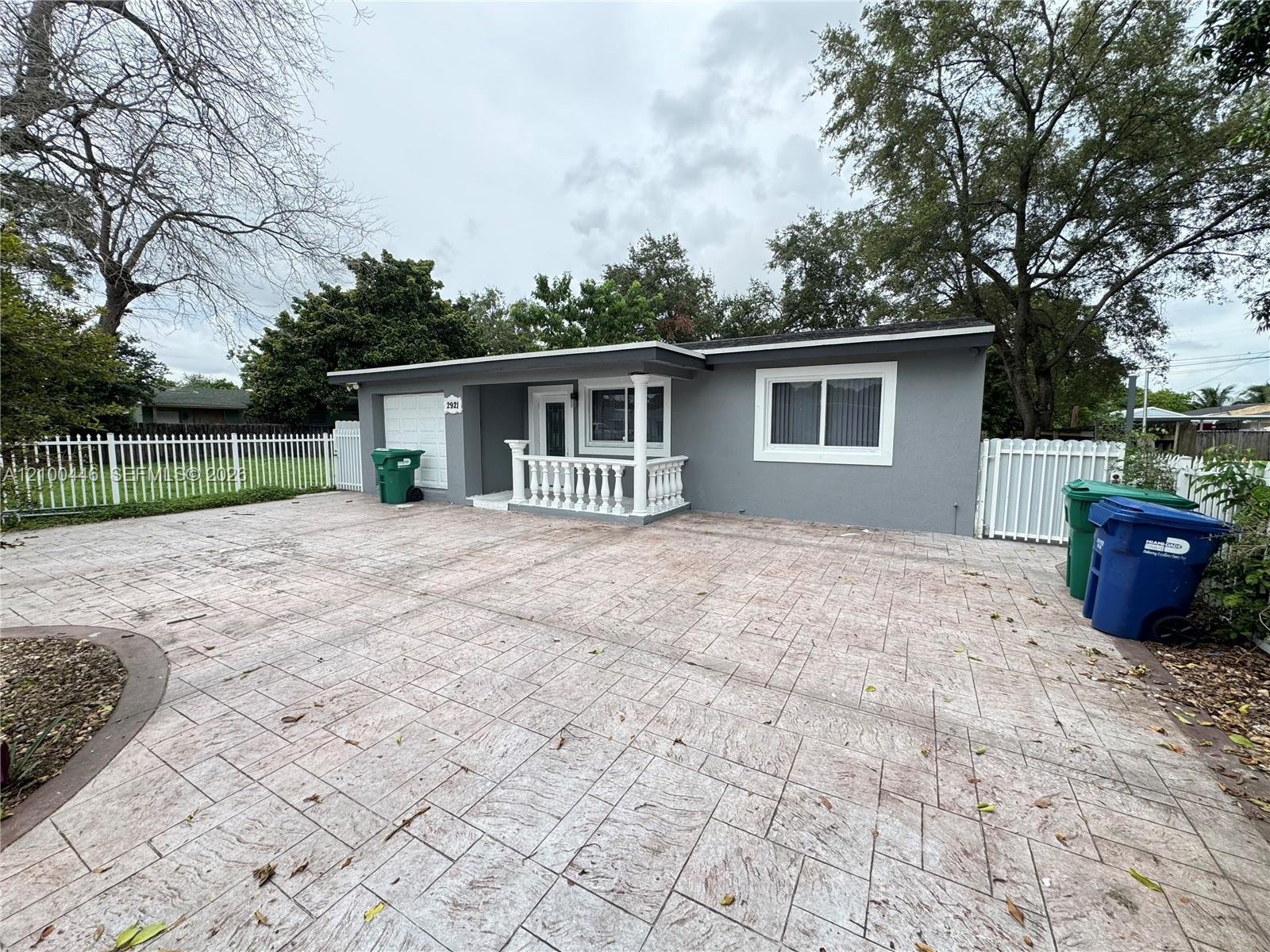 2921 NW 94th St # 2921, Miami FL 33147