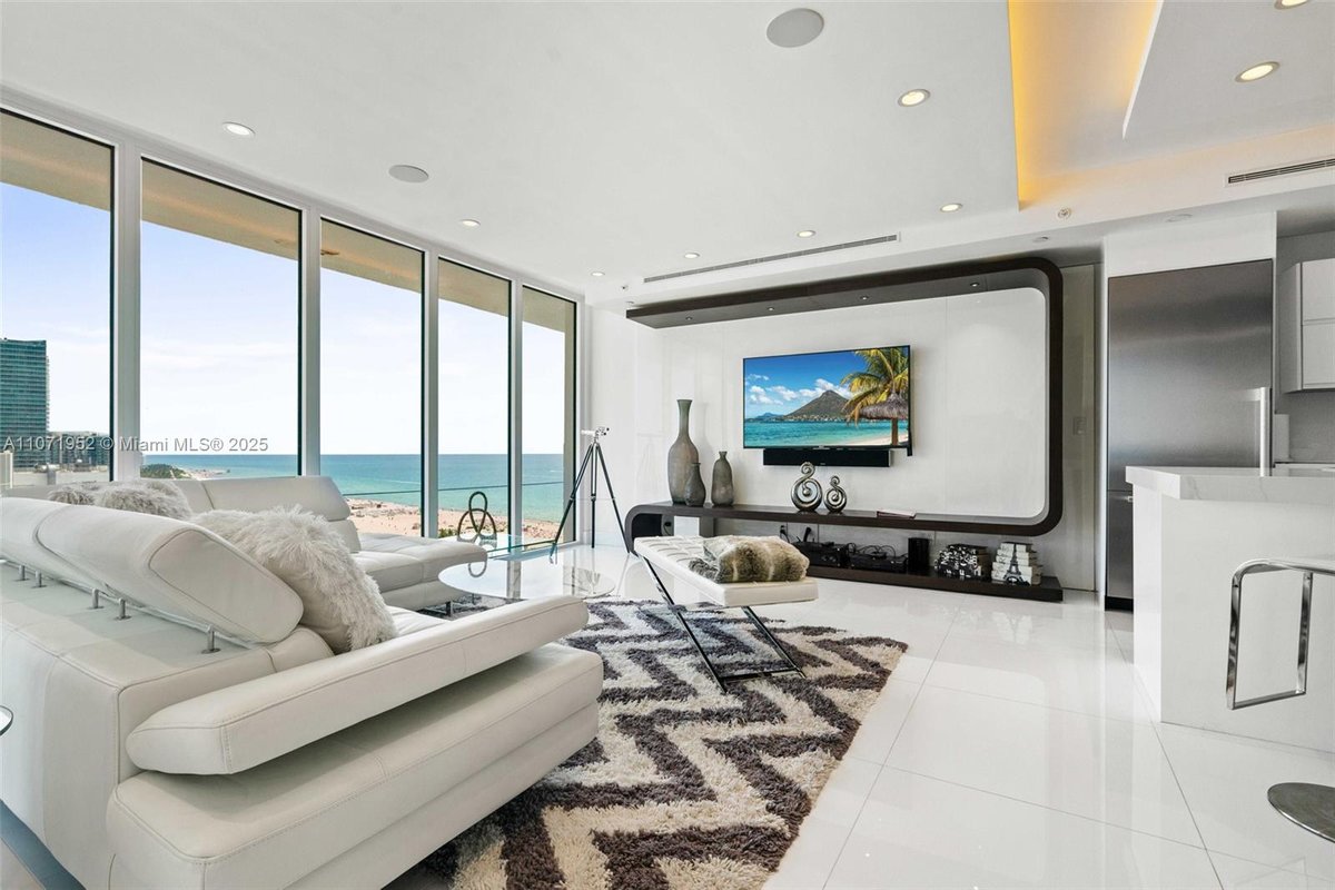 100 Lincoln Rd, Miami Beach FL 33139