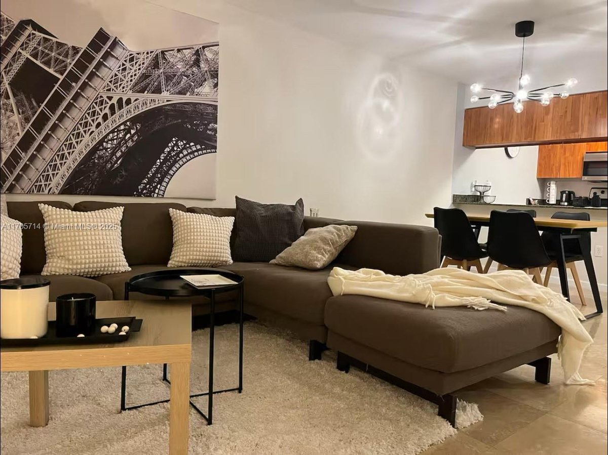 1200 Brickell Bay Dr # 3220, Miami FL 33131