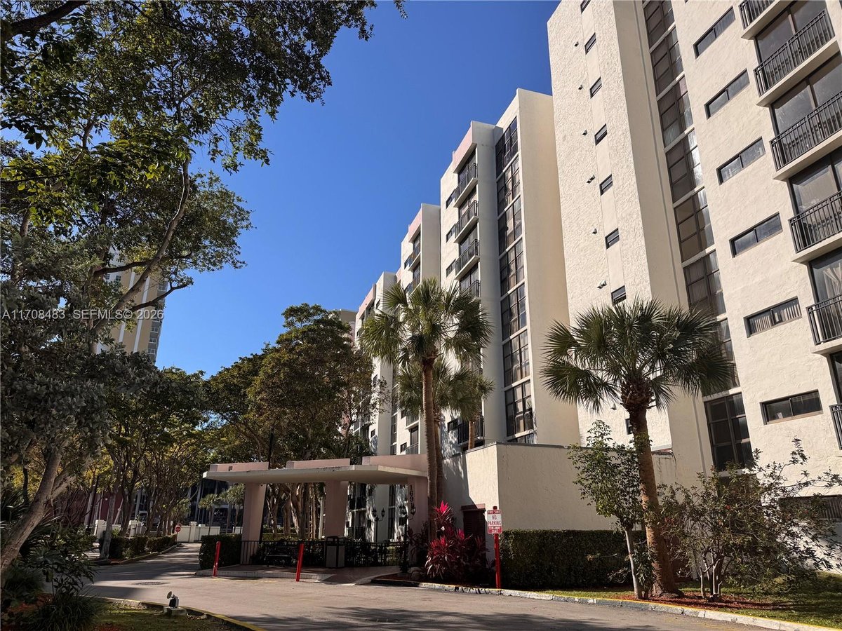 16919 N Bay Rd # 117, Sunny Isles Beach FL 33160