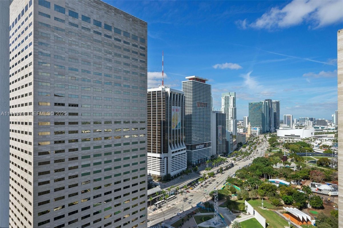 335 S Biscayne Blvd # 2402, Miami FL 33131