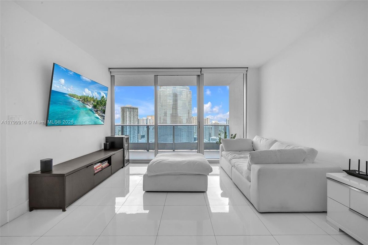 200 Biscayne Boulevard Way # 4012, Miami FL 33131