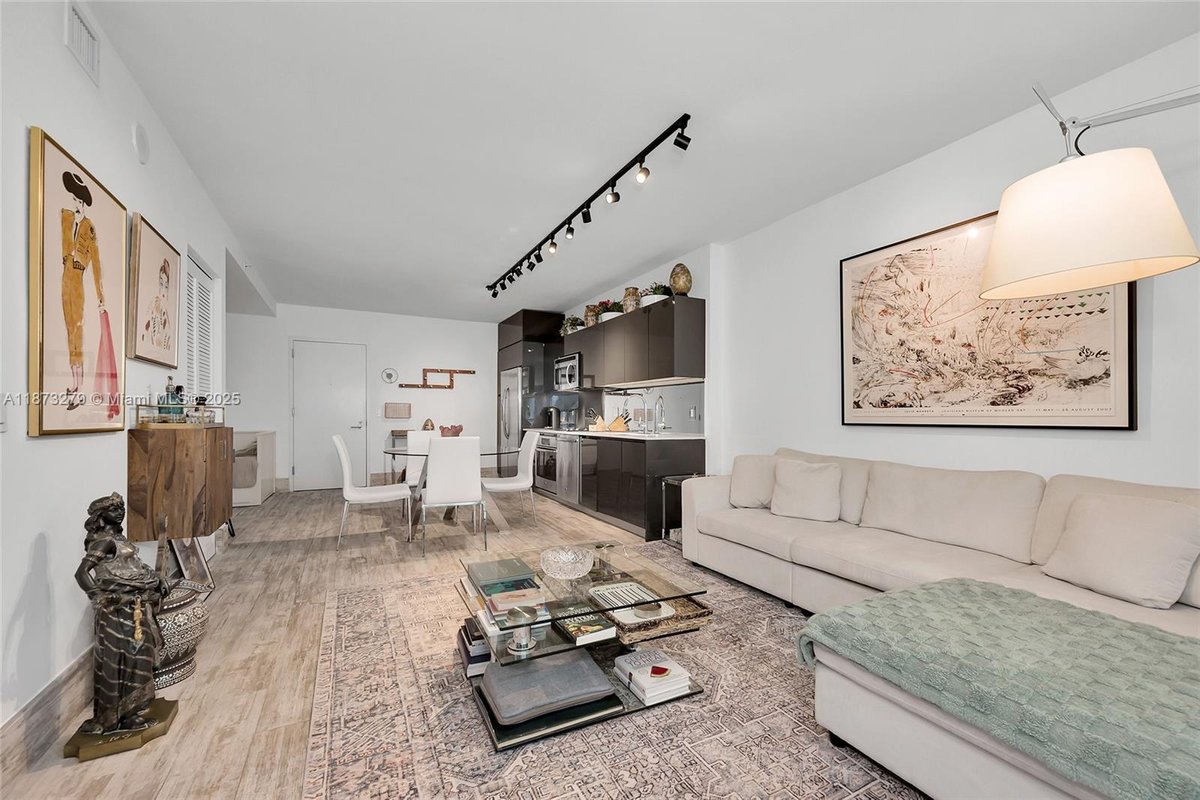 31 SE 6th St # 304, Miami FL 33131