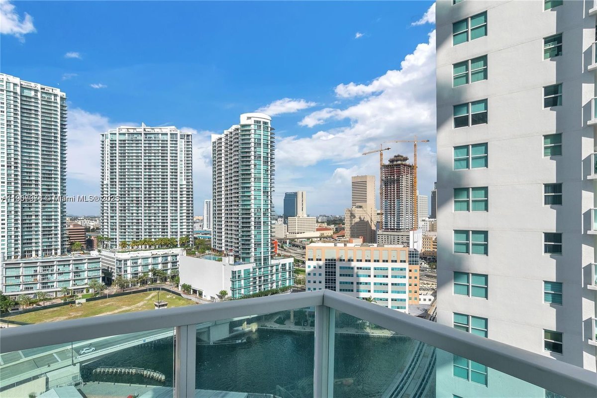 41 SE 5th St # 1217, Miami FL 33131