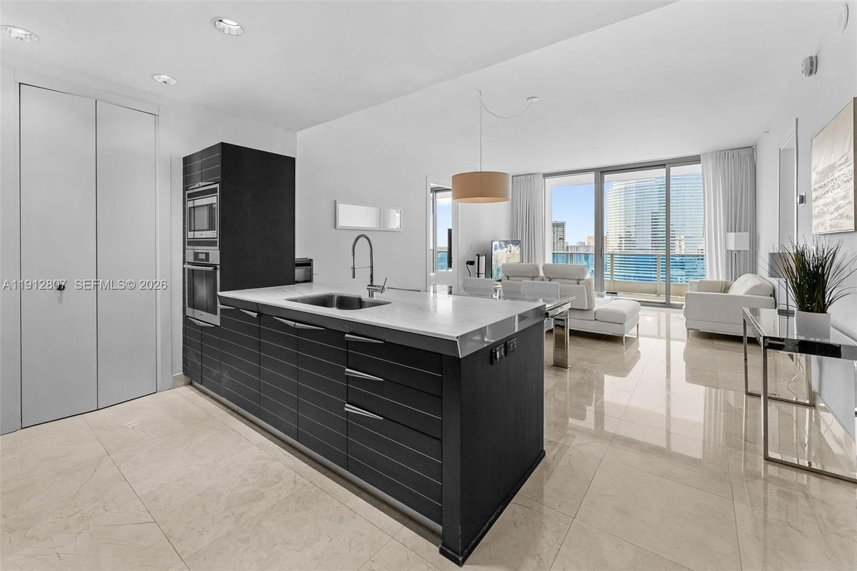 200 Biscayne Boulevard Way # 4510, Miami FL 33131