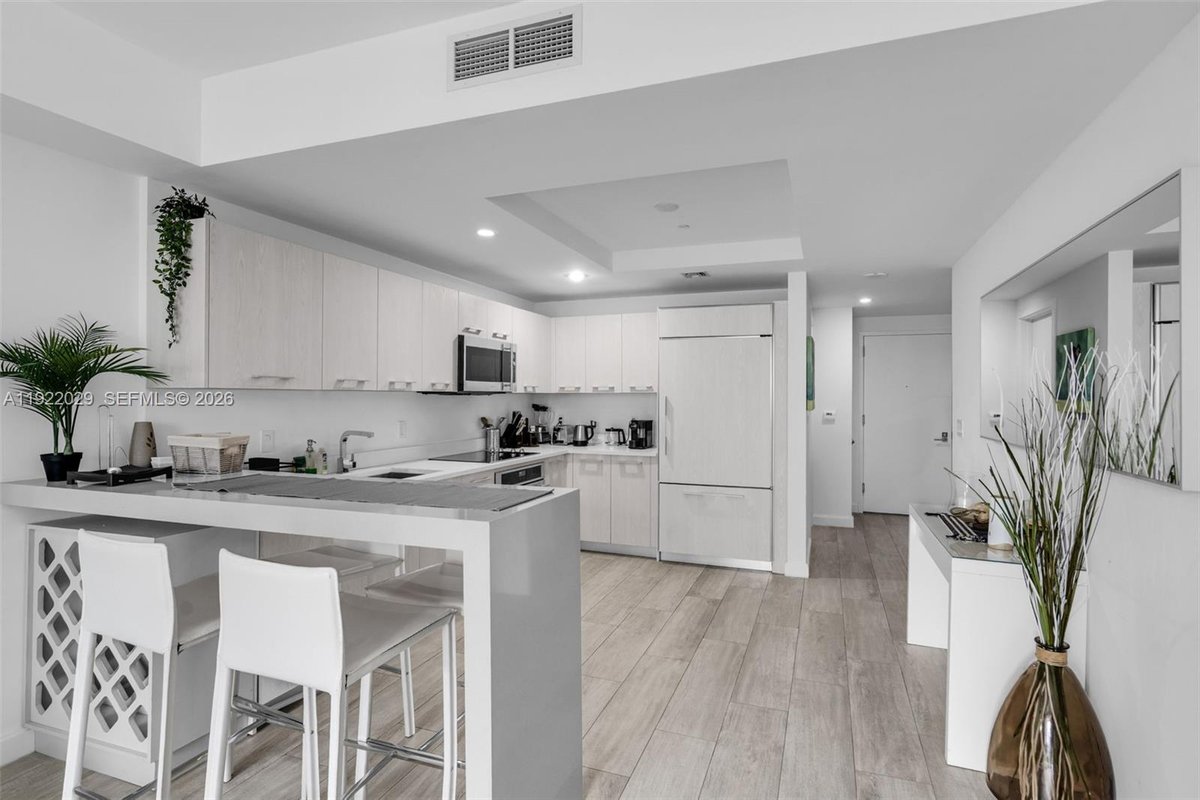 55 SW 9th St # 1705, Miami FL 33130