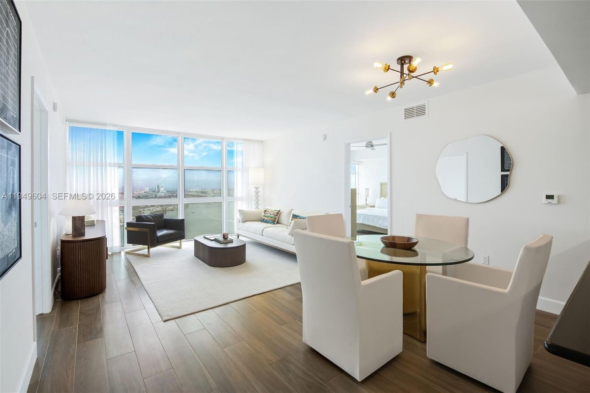 50 Biscayne Blvd # 3904, Miami FL 33132