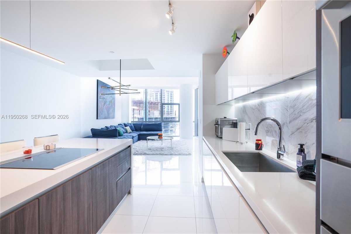 851 NE 1st Ave # 2101, Miami FL 33132
