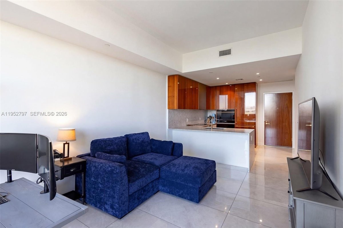 2678 Tigertail Ave # 612, Miami FL 33133