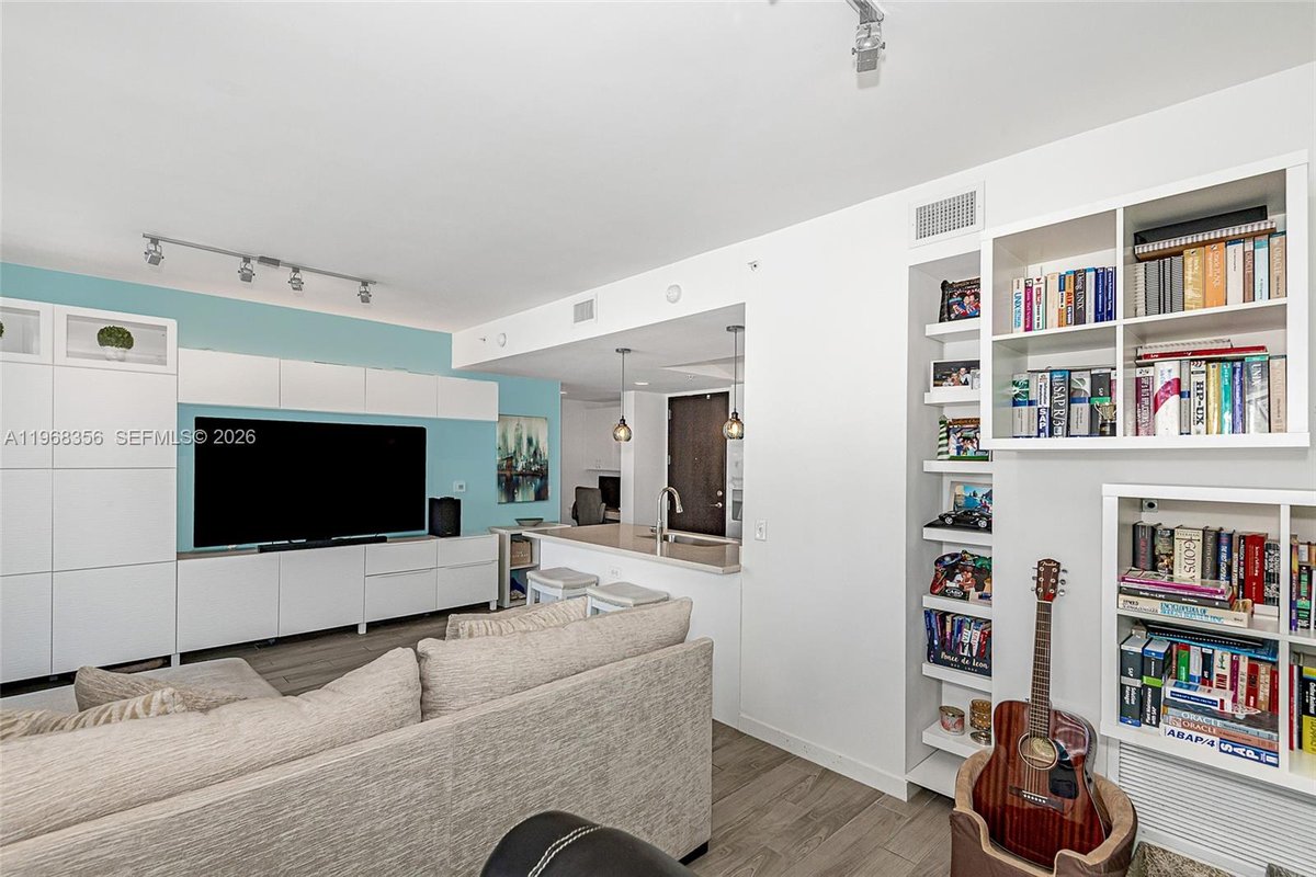 999 SW 1st Ave # 3215, Miami FL 33130