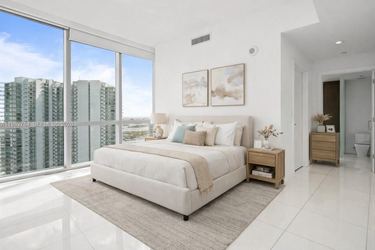851 NE 1st Ave # 4801, Miami FL 33132