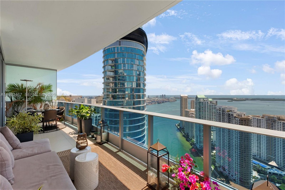 200 Biscayne Boulevard Way # 4907, Miami FL 33131