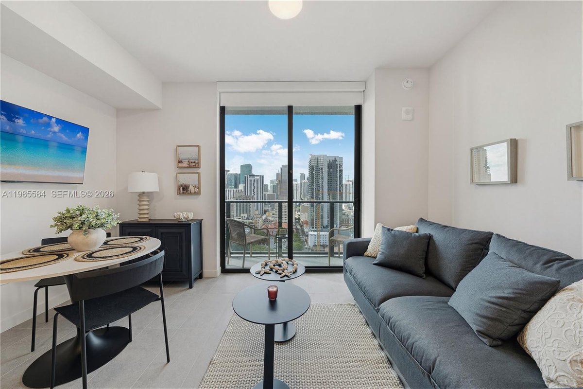 121 NE 5th # 2604, Miami FL 33132