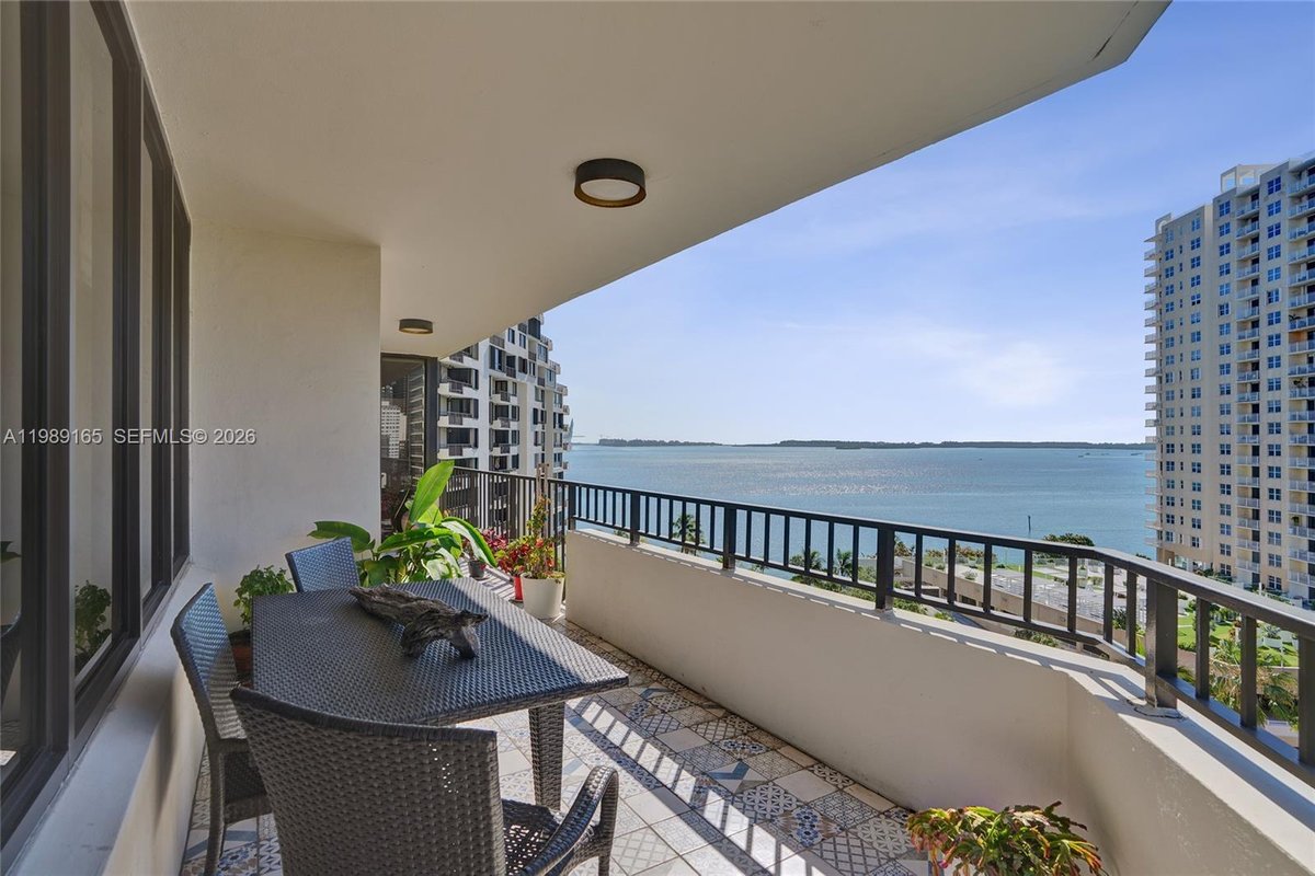 520 Brickell Key Dr # A1015, Miami FL 33131