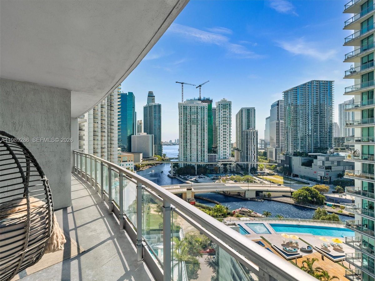 90 SW 3rd St # 2013, Miami FL 33130
