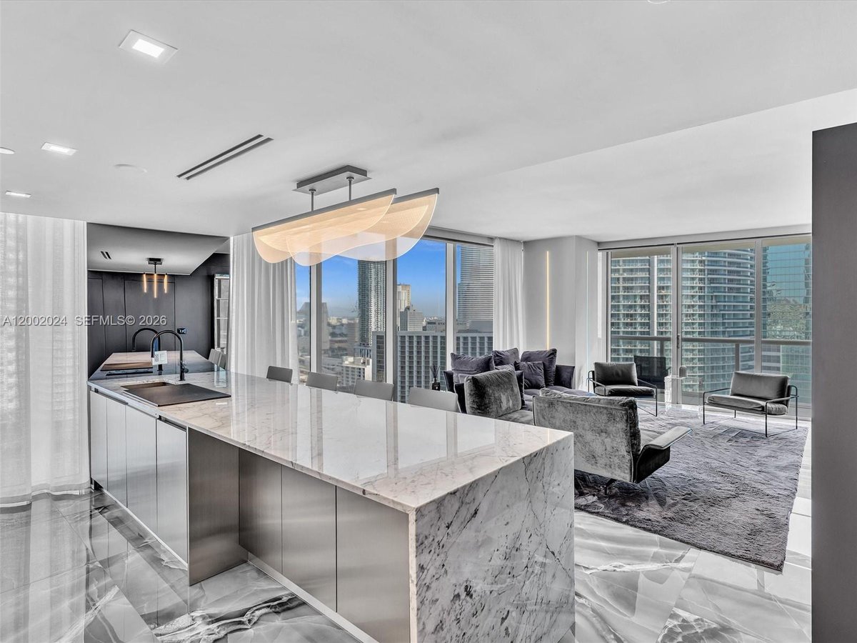 475 Brickell Ave # 2715, Miami FL 33131