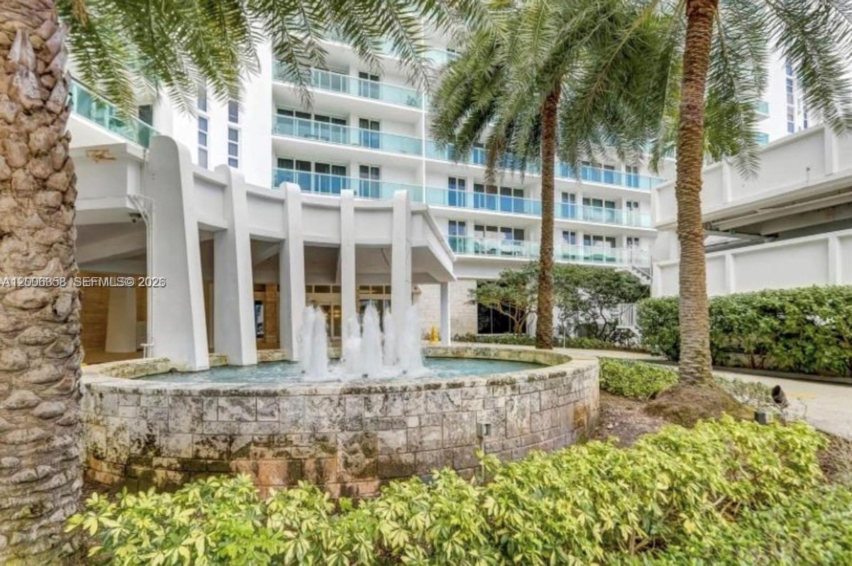 100 bayview dr, Sunny Isles Beach FL 33160