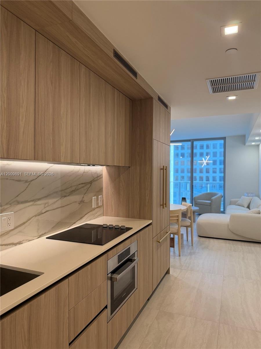 77 SE 5th street # 1614, Miami FL 33131