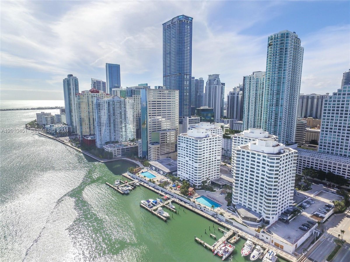 999 Brickell Bay Dr # 805, Miami FL 33131