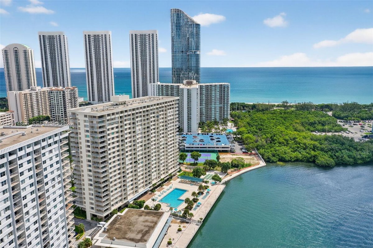 300 Bayview Dr # 1009, Sunny Isles Beach FL 33160