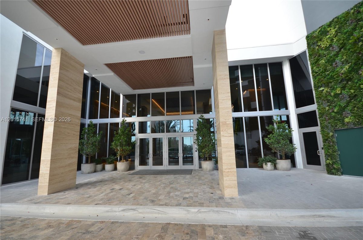 16385 Biscayne Blvd # 519, North Miami Beach FL 33160