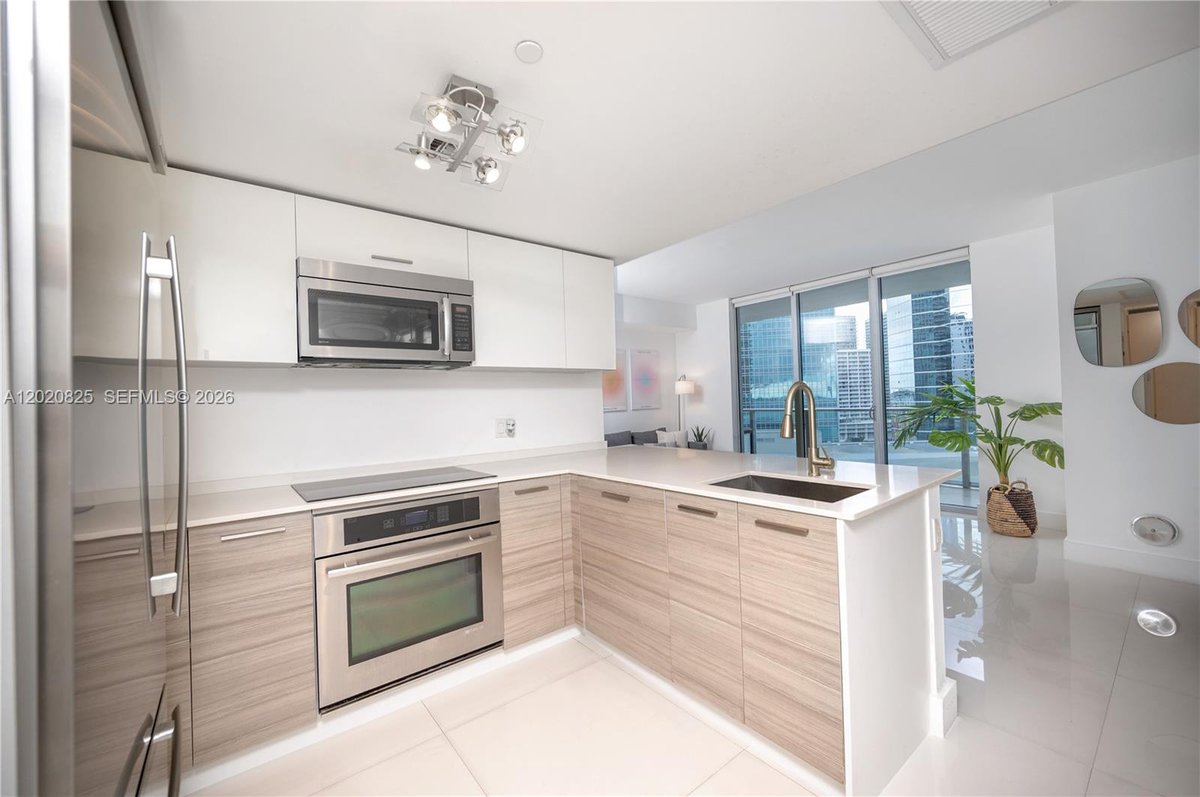 1300 Brickell Bay Dr # 1601, Miami FL 33131