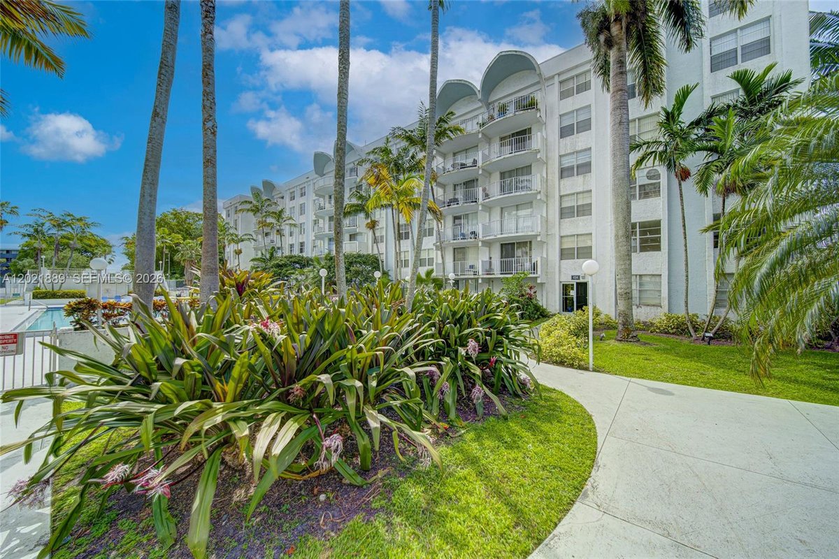 494 NW 165th St Rd # 205, Miami FL 33169