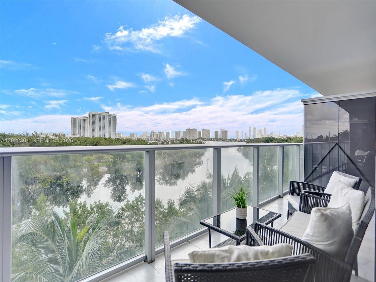 16385 N Biscayne Blvd # 403, North Miami Beach FL 33160