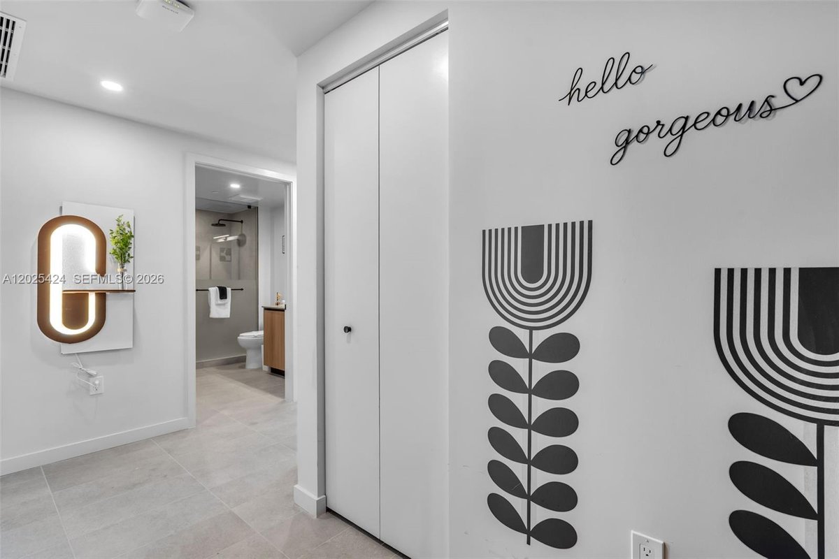 121 NE 5th St # 2301, Miami FL 33132