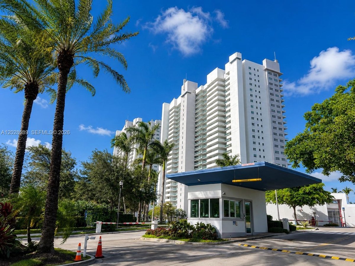 14951 Royal Oaks Ln # 2002, North Miami FL 33181