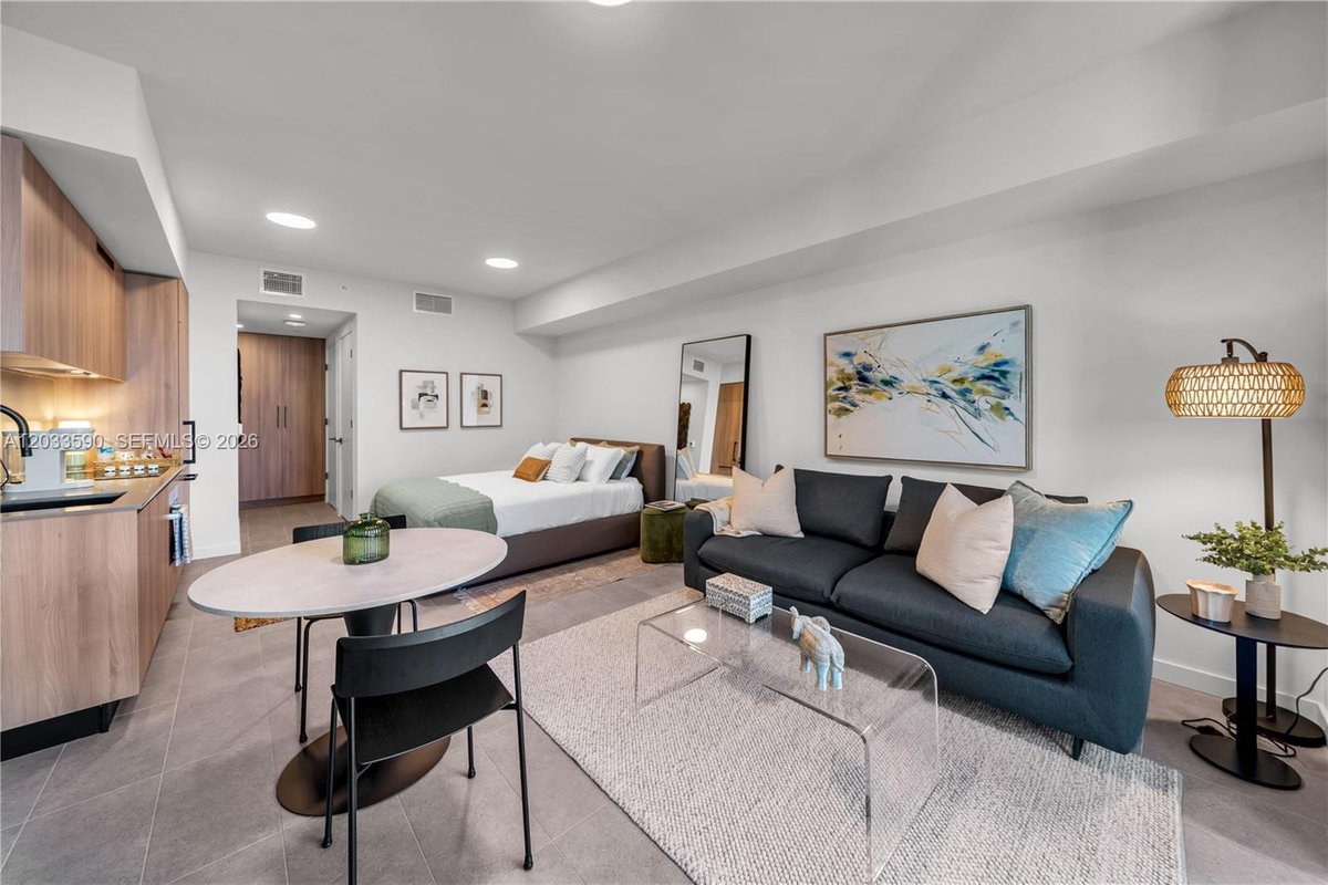 121 NE 5th St # 1400, Miami FL 33132